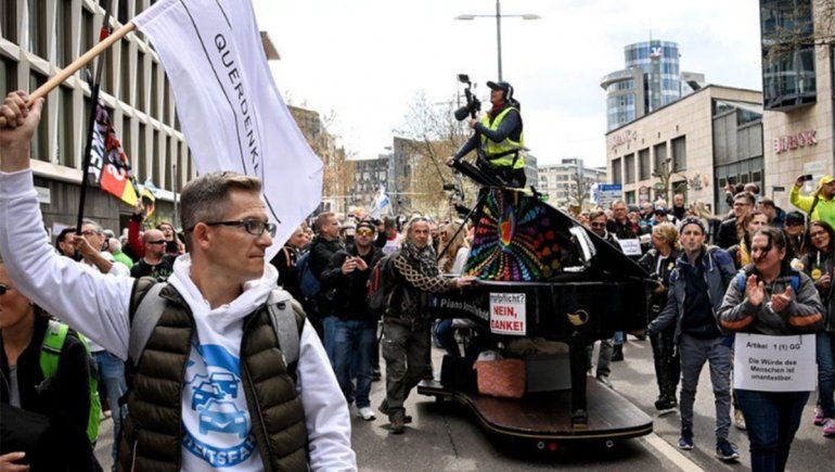 Los movimientos antivacunas reclutan niños alemanes
