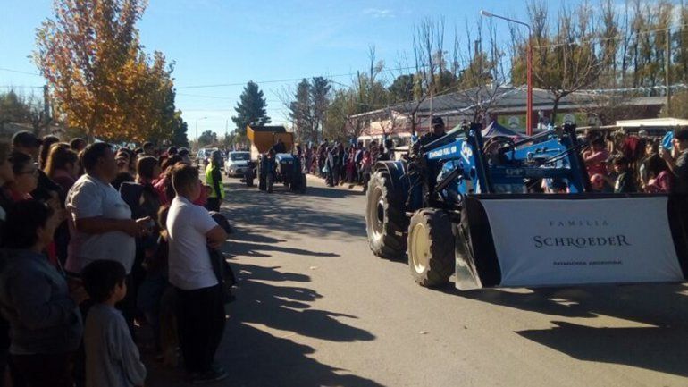 El Chañar: festejo con anuncios