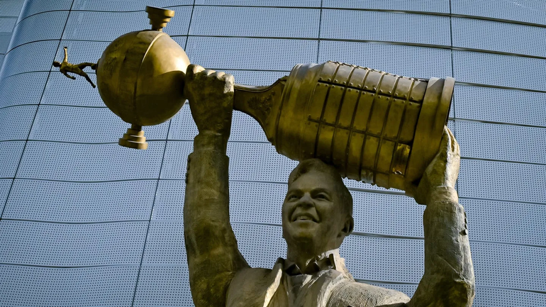 Insólito: el candidato a presidente de River que tildo de mufa a la estatua de Gallardo
