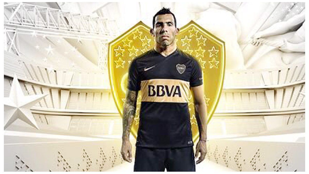 camiseta de boca negra y dorada