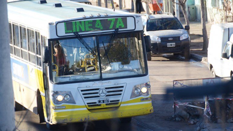 Tras una noche de caos, ataques y cortes, se normaliza el servicio de coles en Cuenca XV