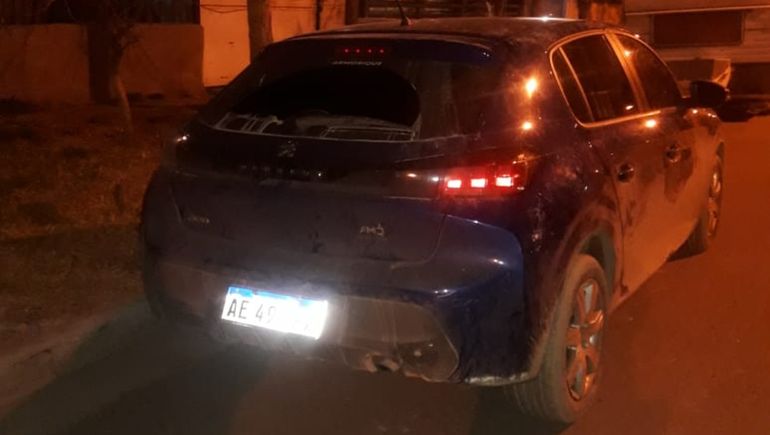 Encontraron el auto robado a una parejita de novios en el Paseo de la Costa