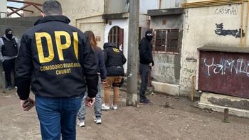Comodoro Rivadavia: allanamientos en el barrio Las 1008. Comodoro Rivadavia: allanamientos en el barrio Las 1008.