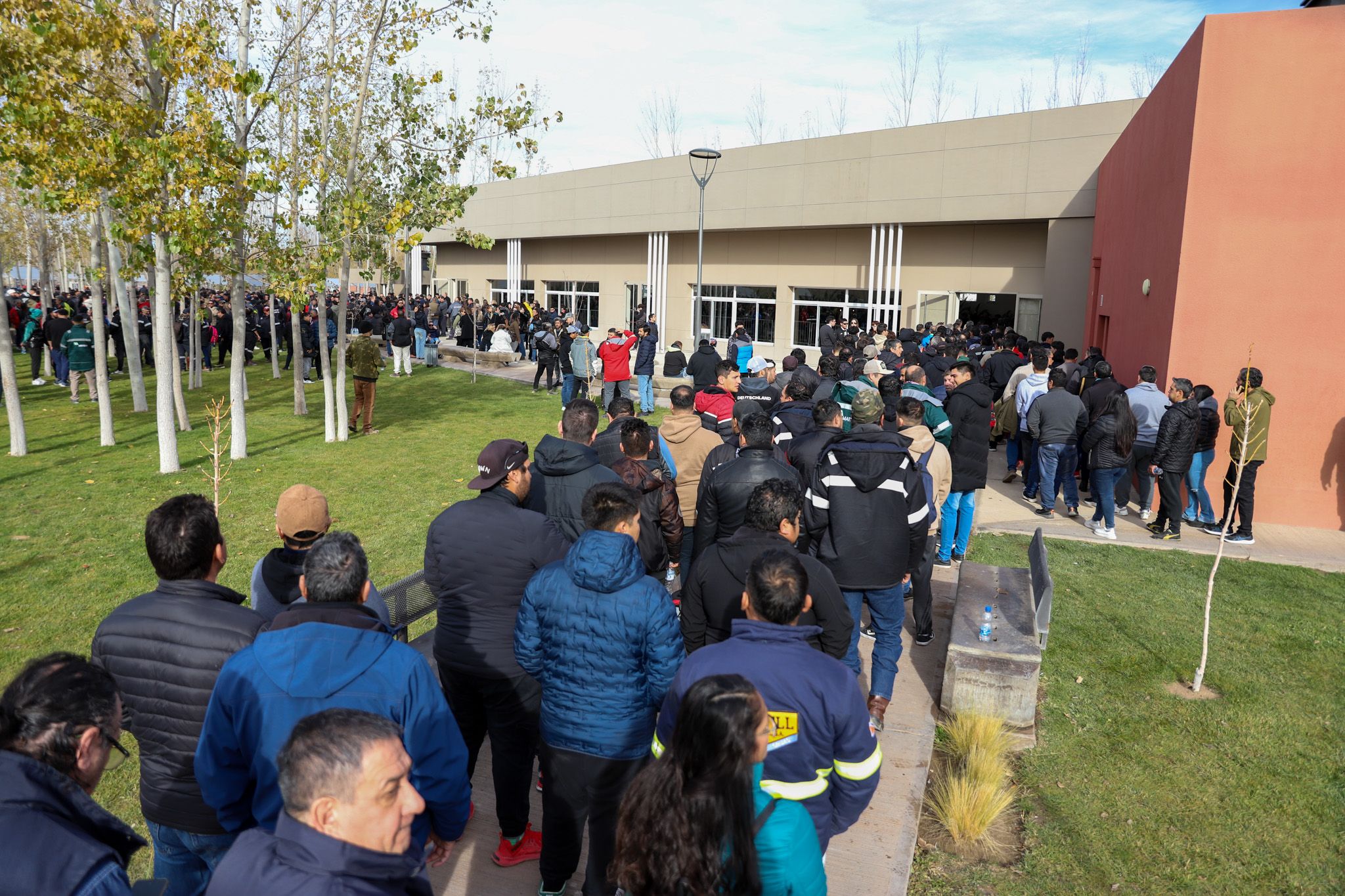 La lealtad de las camperas azules y la sangre negra en el velorio de Guillermo Pereyra