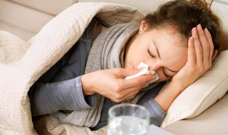 Ante la ola de gripe en Europa, expertos recomiendan la vacunación temprana en América Latina como principal herramienta de prevención.