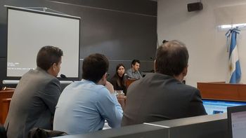 Laura, la víctima del intento de femicidio, brindó un testimonio dramático, entrecortado por el llanto. Dijo que estuvo a punto de morir ahorcada. Laura, la víctima del intento de femicidio, brindó un testimonio dramático, entrecortado por el llanto. Dijo que estuvo a punto de morir ahorcada.