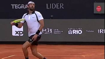 tenis: el increible golpe con giro 360 que hizo poner de pie al publico en el atp 500 de rio de janeiro tenis: el increible golpe con giro 360 que hizo poner de pie al publico en el atp 500 de rio de janeiro