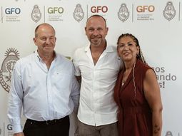 El intendente le tomó juramento a los nuevos funcionarios de su gabinete en Fernández Oro. El intendente le tomó juramento a los nuevos funcionarios de su gabinete en Fernández Oro.