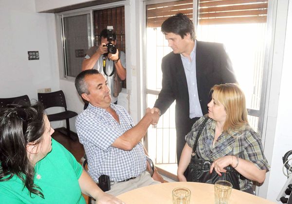 Por decreto, Sapag otorgó aumento salarial a docentes