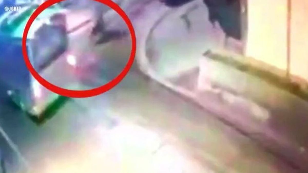 Impactante video: un ladrón de 17 años chocó contra un colectivo y murió cuando escapaba de la policía
