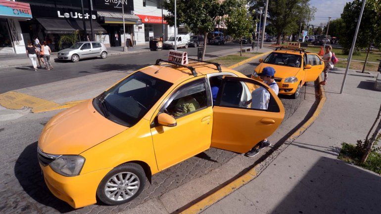 Taxistas enojados: dicen que trabajan durante la siesta