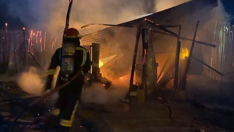 Centenario: dos incendios y el recate de una yegua con su potrillo de un canal de riego