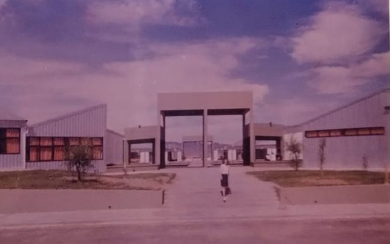 Amelia Chua en el acceso a la villa Rincón Chico, en donde llegó junto con su familia en 1986. Tenía 17 años. Amelia Chua en el acceso a la villa Rincón Chico, en donde llegó junto con su familia en 1986. Tenía 17 años.