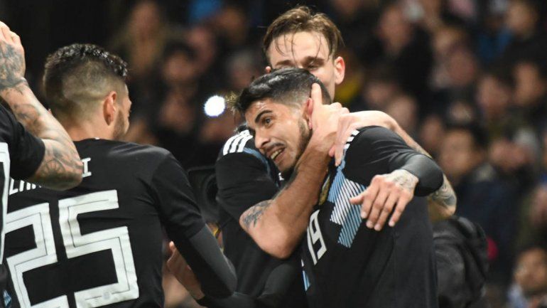 Con Messi en el banco, Argentina le ganó a Italia por 2-0 en Manchester
