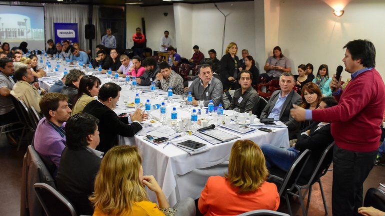 Un nutrido encuentro de autoridades y vecinos en La Bancaria.