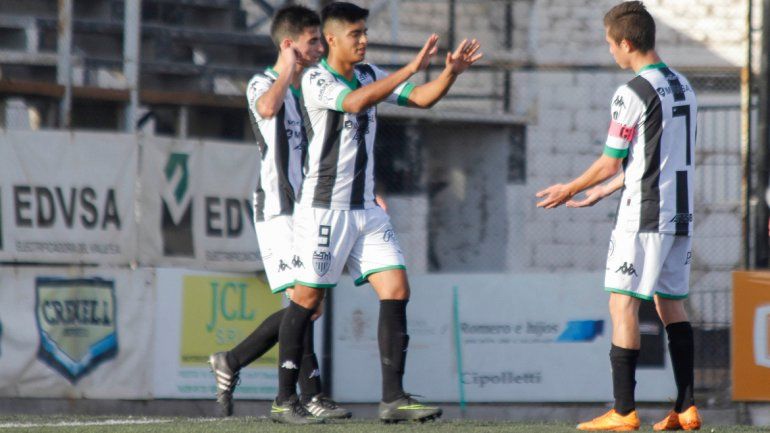 Estos chicos juegan cada día mejor...