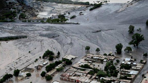 Una pareja murió tras un alud de barro y agua