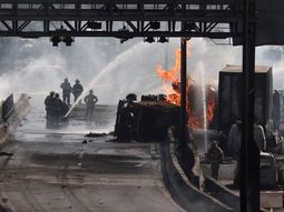 Al menos 17 personas resultaron heridas. Al menos 17 personas resultaron heridas.