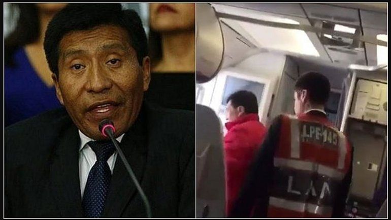Bajan del avión a un diputado por tocar a la azafata