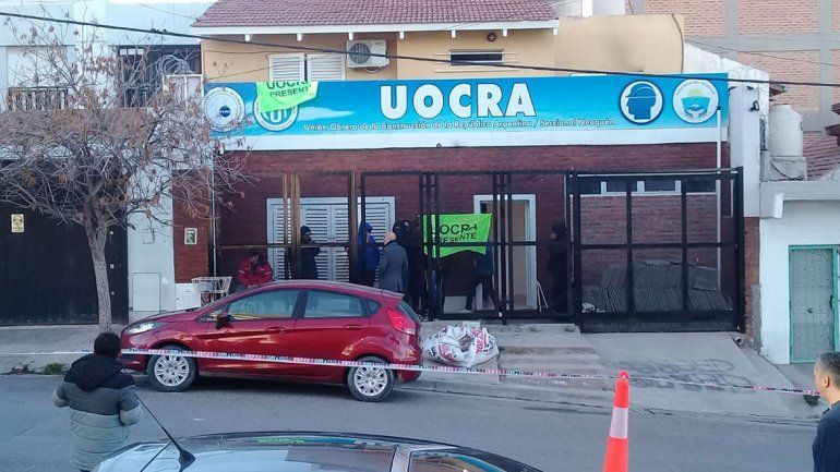 La toma de la Uocra cumple 24 horas: sube la tensión y el Gobierno no va a desalojar