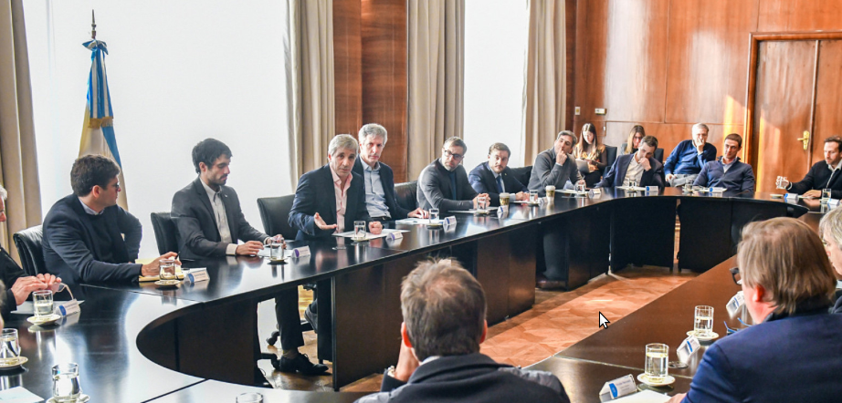 Luis Caputo en la reunión que mantuvo el martes con los agentes de bolsa.