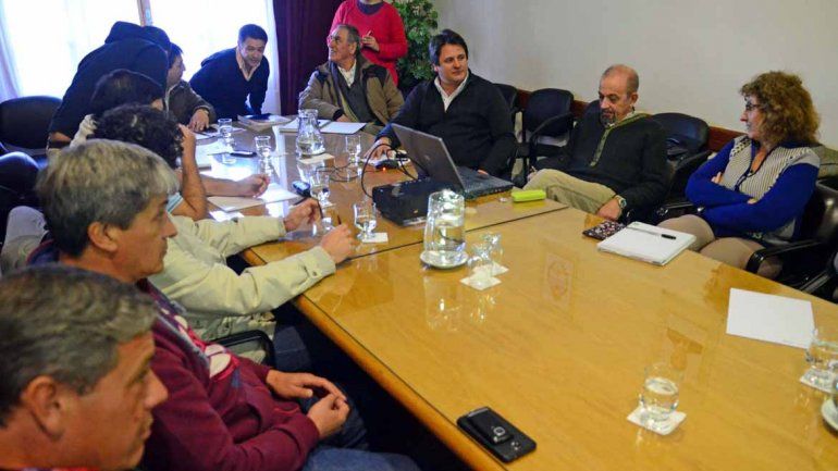 Gobierno convocó a los gremios a una mesa salarial