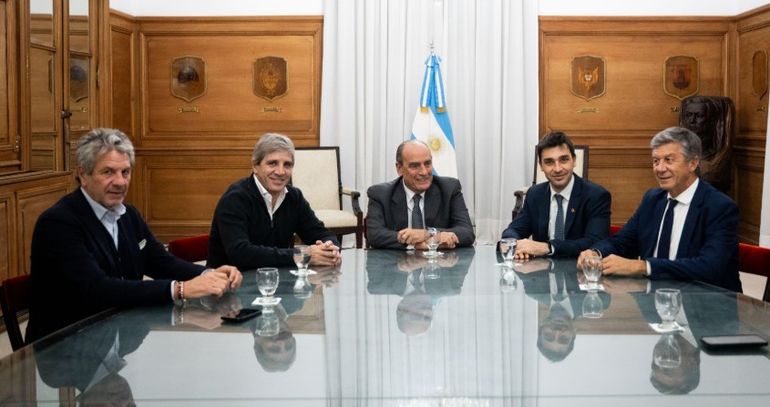 El gobernador de Chubut, Ignacio Torres, se reunió con funcionarios nacionales por la Ruta 40. El gobernador de Chubut, Ignacio Torres, se reunió con funcionarios nacionales por la Ruta 40.