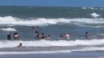 el dramatico rescate de tres nenes que se estaban ahogando en mar del plata el dramatico rescate de tres nenes que se estaban ahogando en mar del plata
