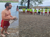Buteler recién salido del agua en la inauguración del balneario de la Isla Jordán.