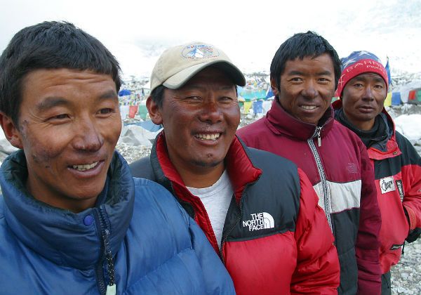 Sherpas nepaleses no subirán esta temporada al Everest