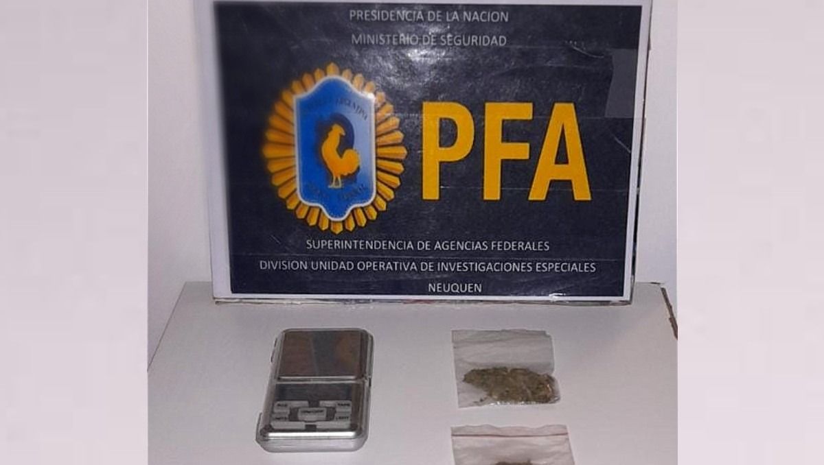Atraparon a dealers con drogas frente a oficina de la Federal