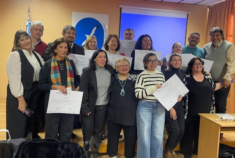 Primeros diplomados en Muerte y Cementerios de la Universidad Nacional de la Patagonia San Juan Bosco (UNPSJB). Primeros diplomados en Muerte y Cementerios de la Universidad Nacional de la Patagonia San Juan Bosco (UNPSJB).