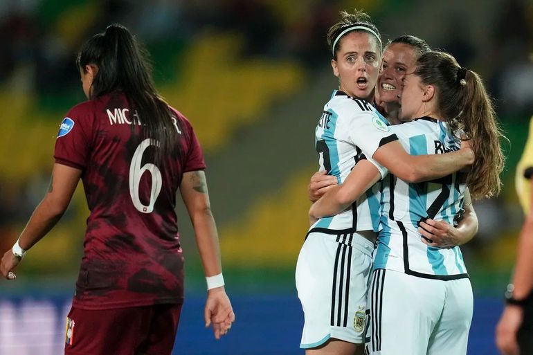 Triunfazo de la Selección Argentina ante Venezuela para meterse en las semifinales de la Copa América Femenina.