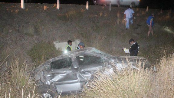 Ruta 40: se despistó y volcó en Junín de los Andes