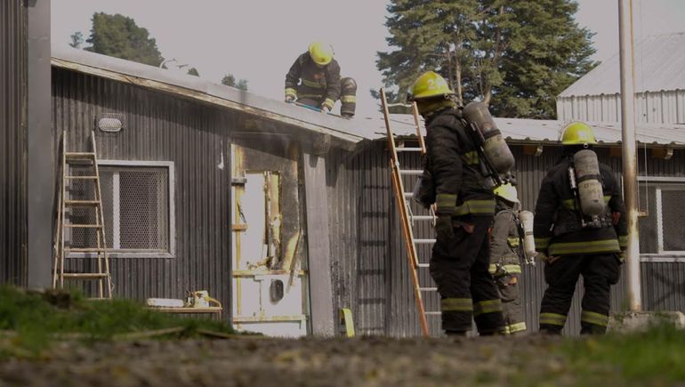 El incendio de una escuela en San Martín de los Andes causó temor