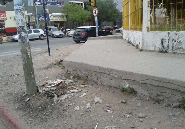 El 30 por ciento de las veredas de la ciudad son intransitables