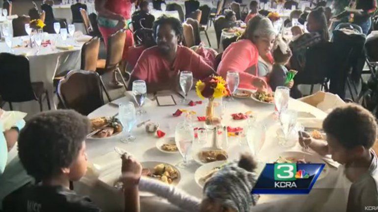 La dejaron plantada en el altar e invitó a 120 personas sin techo a comer
