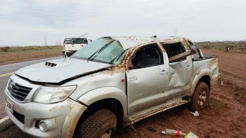 La Toyota Hilux, luego del vuelco en la Ruta 237, cerca de Picún Leufú, el pasado 22 de julio. La Toyota Hilux, luego del vuelco en la Ruta 237, cerca de Picún Leufú, el pasado 22 de julio.