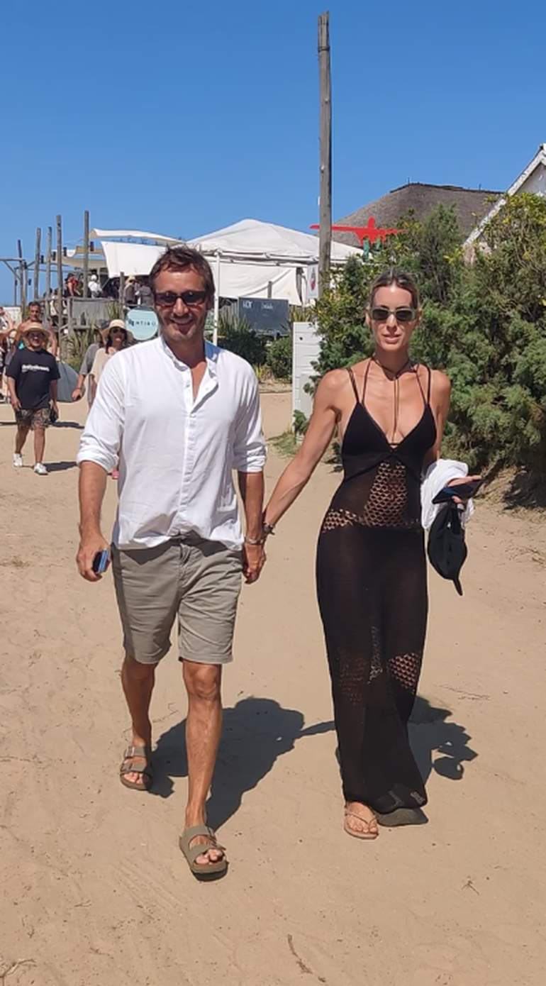 Benjamín Vicuña y Anita Espasandin paseando por Punta del Este, unas vacaciones exprés. Foto: Teleshow. Benjamín Vicuña y Anita Espasandin paseando por Punta del Este, unas vacaciones exprés. Foto: Teleshow.