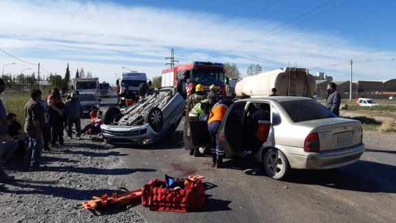Violento choque sobre la Ruta 151 terminó con varios heridos