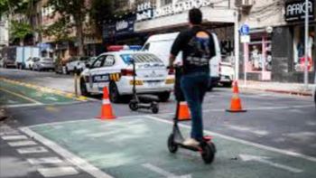 Como en la mayoría de los centros urbanos del país, el fenómeno de los monopatines eléctricos se hace notar en Comodoro Rivadavia. Como en la mayoría de los centros urbanos del país, el fenómeno de los monopatines eléctricos se hace notar en Comodoro Rivadavia.