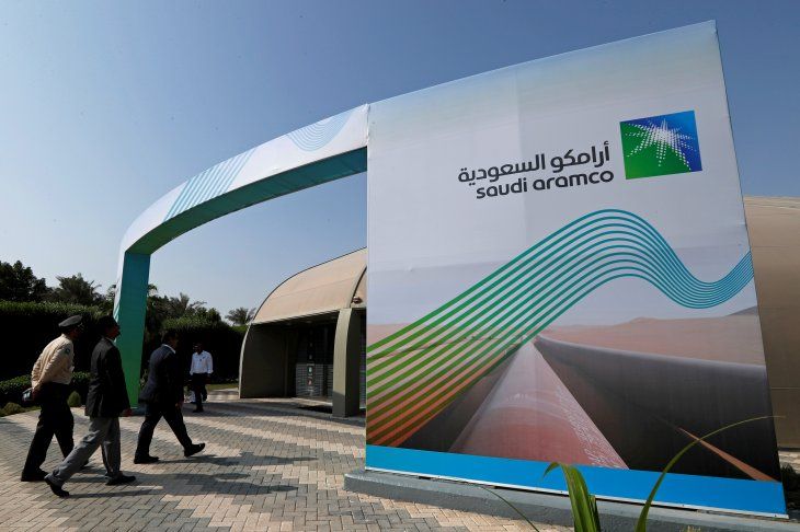 FOTO DE ARCHIVO: El logo de Aramco en el Plaza Conference Center en Dhahran, Arabia Saudí, 3 de noviembre de 2019. REUTERS/Hamad I Mohammed/Foto de archivo