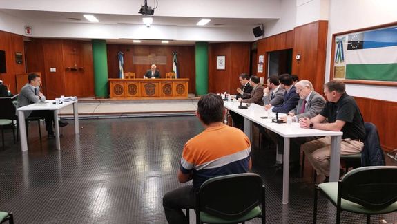 Formulan cargos a exfuncionarios por comprar a ciegas el millonario avión de la gestión Carreras