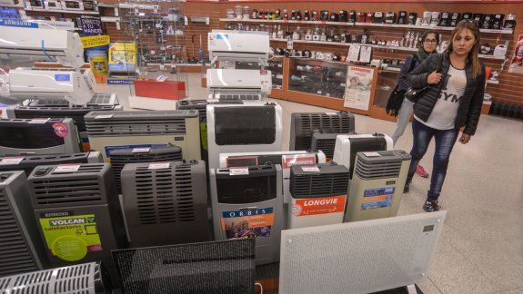 Los calefactores, los caloventores y los paneles eléctricos son las opciones para calefaccionarse en los hogares.&nbsp;