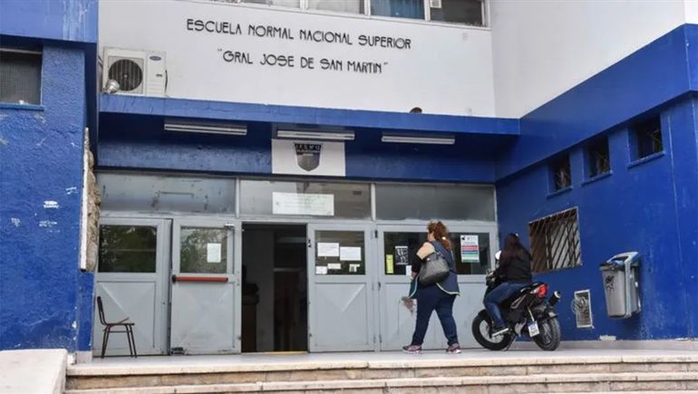 Violencia escolar: adolescente fue brutalmente golpeada por cuatro compañeras