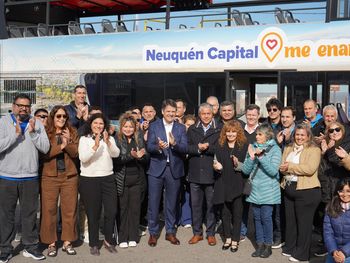 gaido y figueroa lanzaron dos nuevos buses turisticos para potenciar la modernizacion: como seran los recorridos gaido y figueroa lanzaron dos nuevos buses turisticos para potenciar la modernizacion: como seran los recorridos
