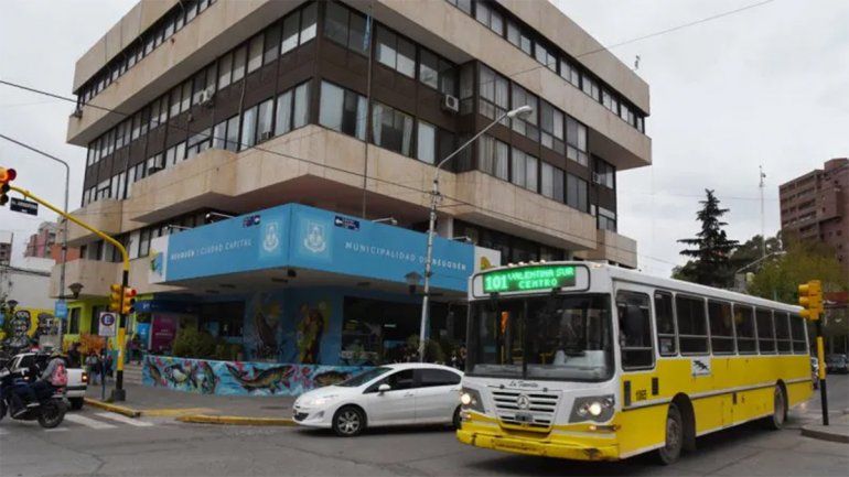 Neuquén capital: trasladan el aumento salarial de municipales a octubre