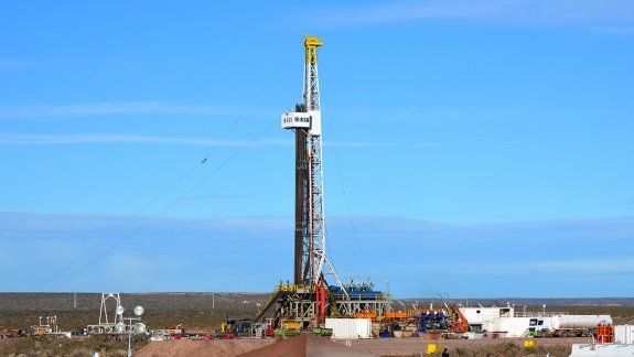 El petróleo sostiene un nivel industrial en franca caída