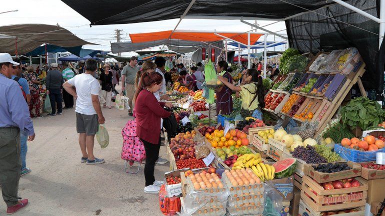 Centenario: sigue la tensión con los feriantes