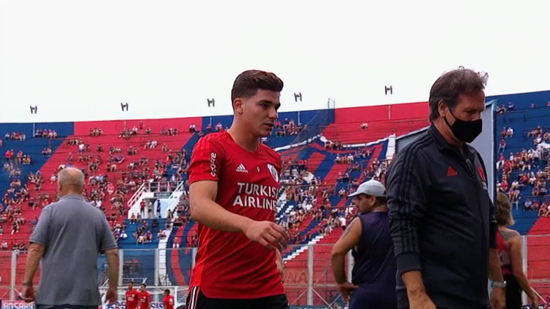 Gallardo explicó por qué debió cambiar a Julián Álvarez